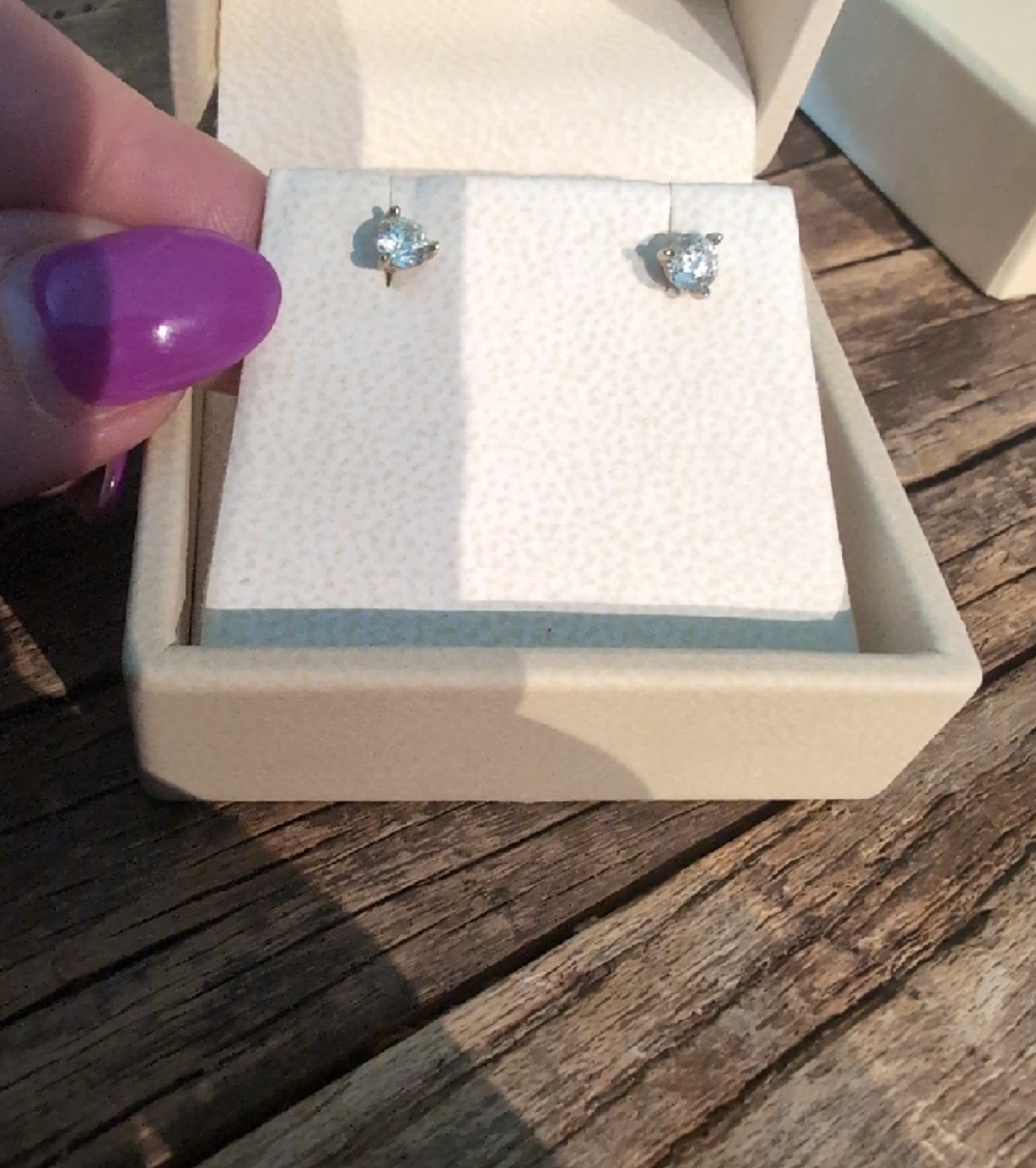 Vintage Lazare White Gold Diamond .25 ct Stud Earrings - Picture 4 of 5